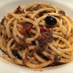 Spaghettoni à la buzzonaglia de thon rouge